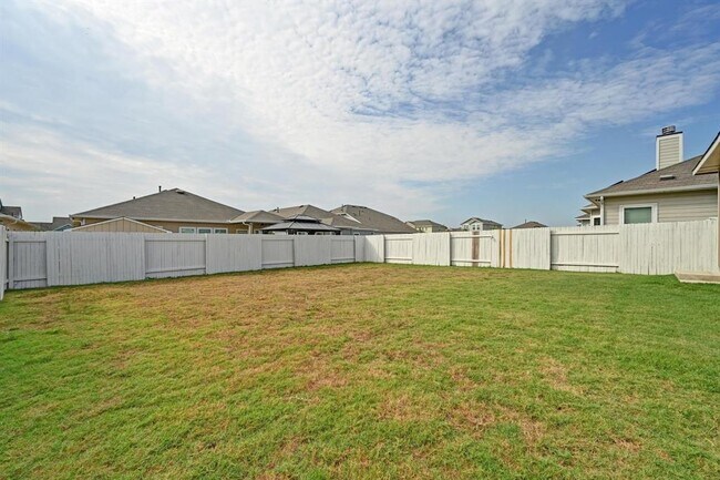 Building Photo - 215 Desperado Dr