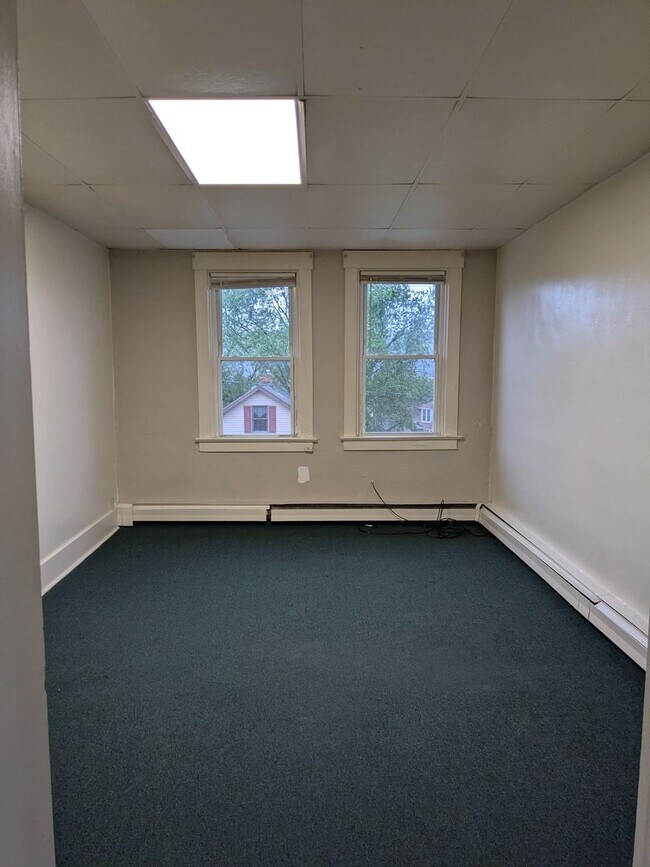 Building Photo - 946 Beaver Rd