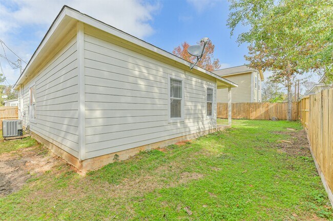 Building Photo - 16913 W Juneau St