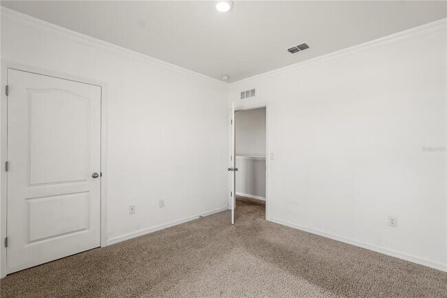 Building Photo - 1711 Setter Ave
