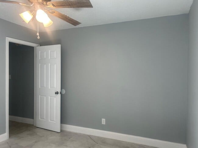 Building Photo - 7923 Oak Forest Dr