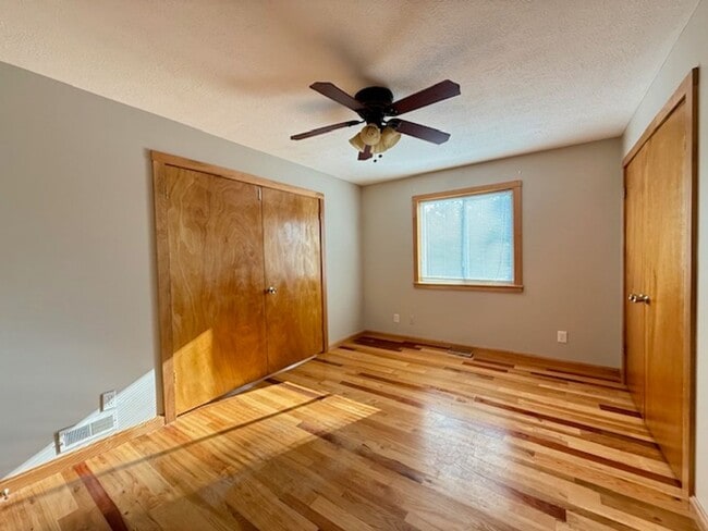 Building Photo - 3 Bedroom, 2 Bath Ranch Home - Move-In Ready!