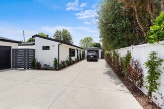 Building Photo - 219-221 Monte Vista