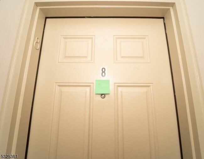 Building Photo - 331 Straight St