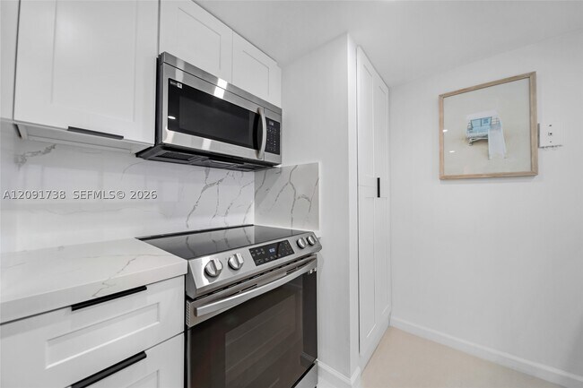 Building Photo - 7601 E Treasure Dr