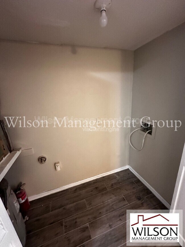 Building Photo - 500 Yellowwood Ct