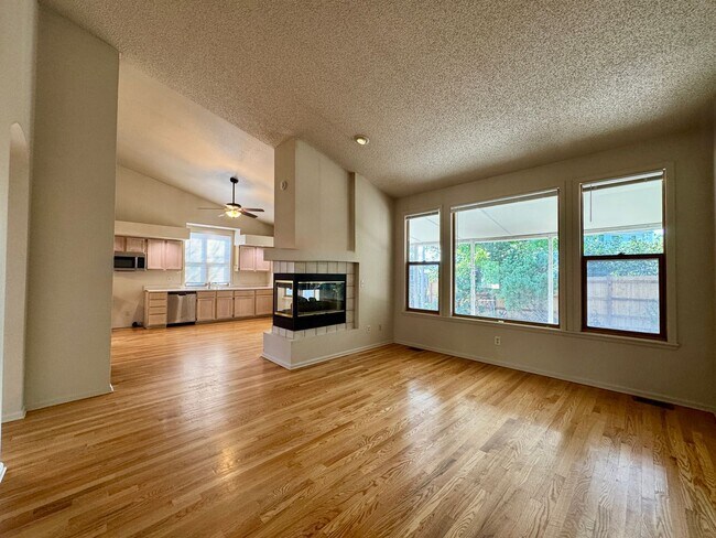 Building Photo - 2404 S Holman Cir
