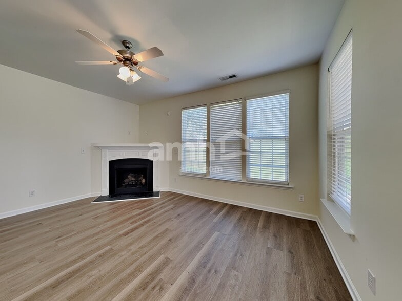 Building Photo - 612 Woodson Dr