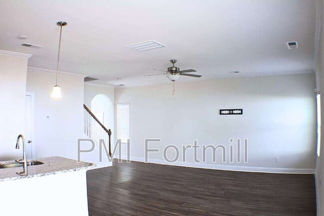 Building Photo - 432 Maramec St