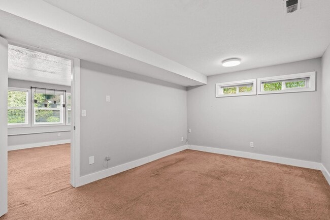 Building Photo - 7393 SW Bayberry Dr