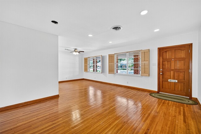 Building Photo - 8923 Greiner Dr