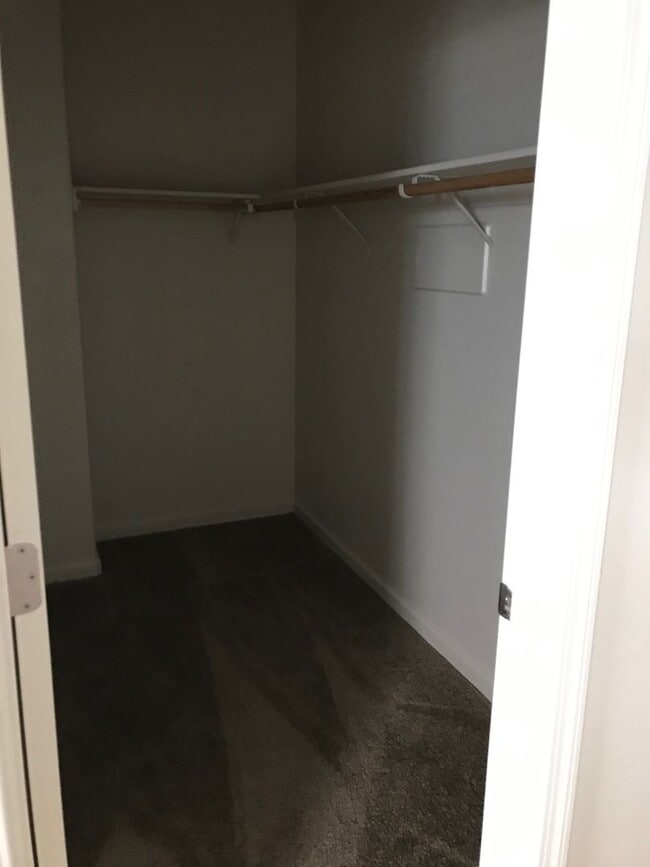 Building Photo - 3 Bedroom Home Close to Gym and Shopping-$1,000 OFF First Month's Rent