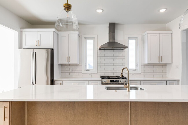 Building Photo - 2224 Perry St