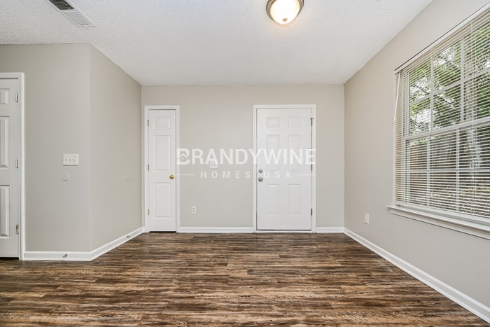 Building Photo - 283 Coral Cir