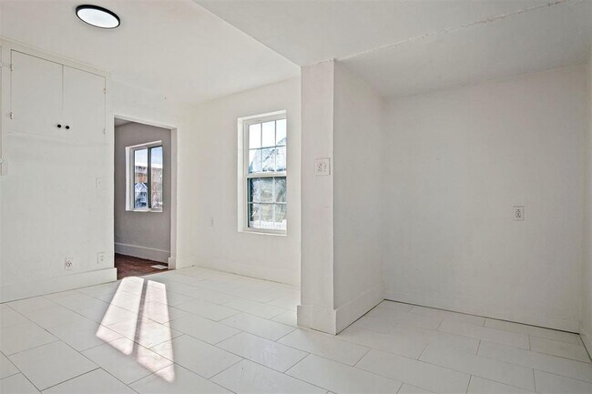 Building Photo - 609 SW 30th St