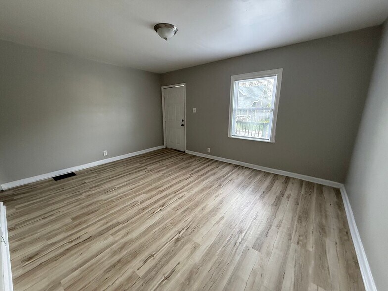 Building Photo - 1521 N Kealing Ave