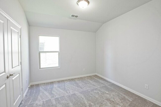 Building Photo - 625 Hidden Cove Dr