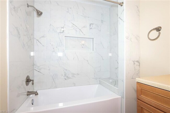 Building Photo - 1008 Hollins College Ct