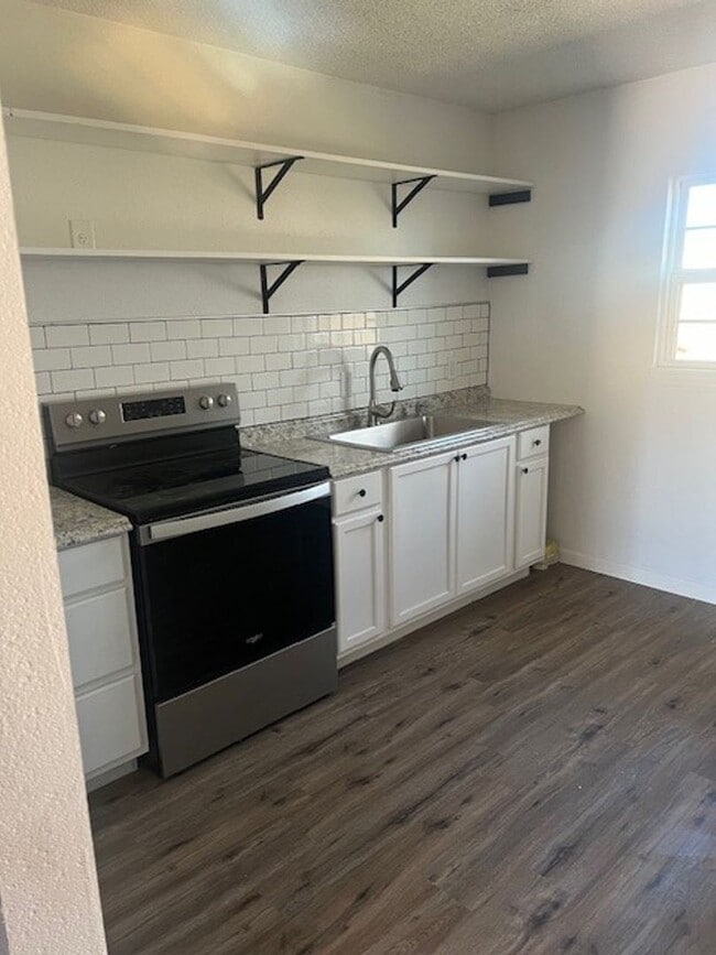 Building Photo - 409 Tahoka Rd