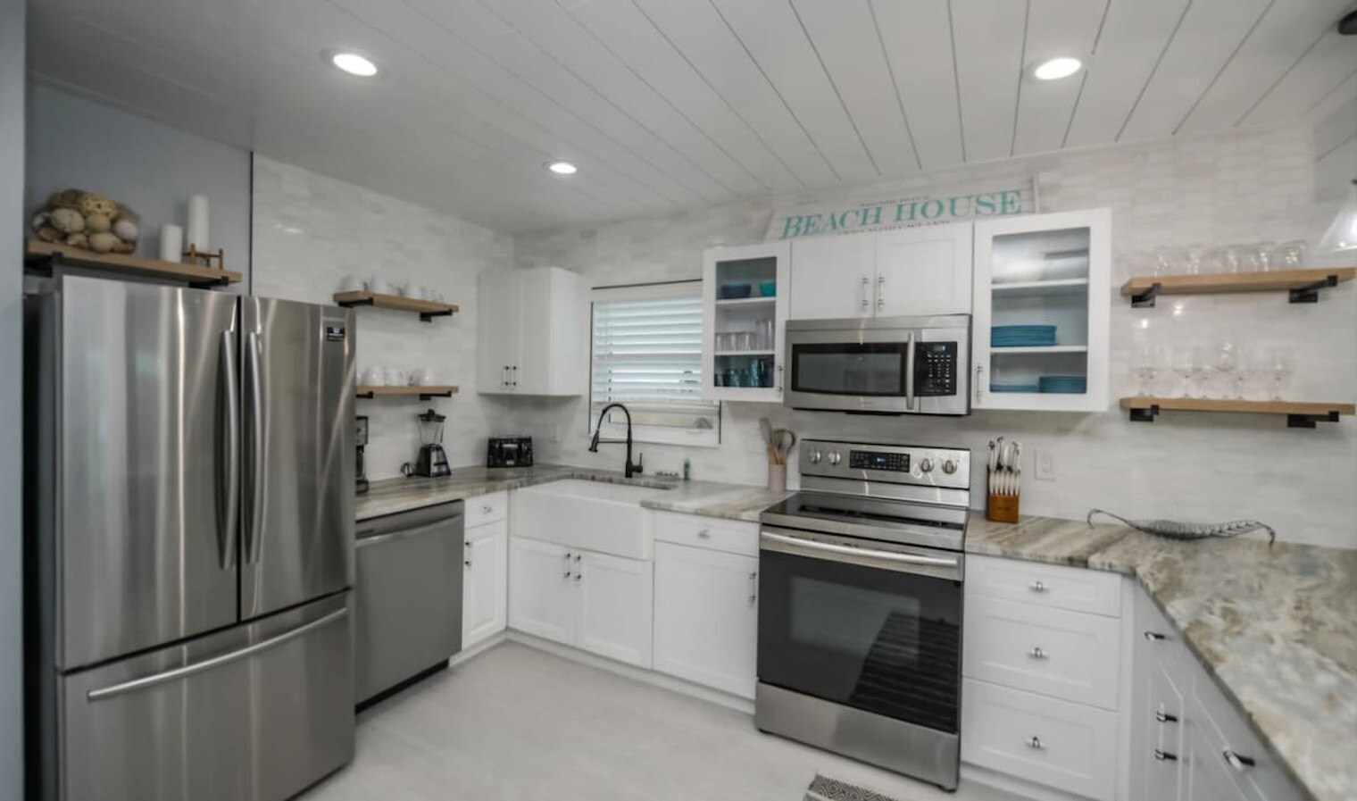 Building Photo - 613 Fern St