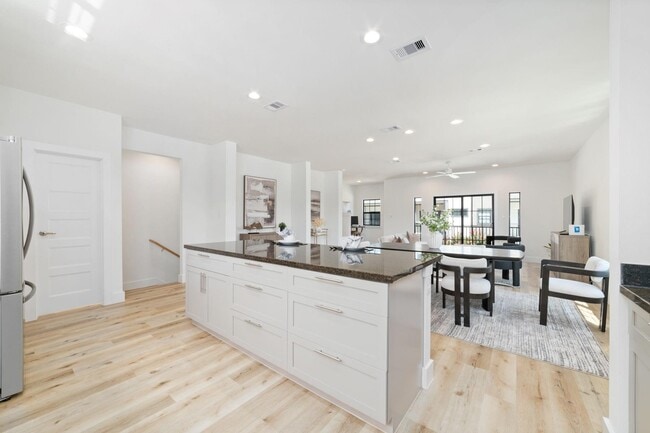 Building Photo - 11923 N Hoa Sen Cir