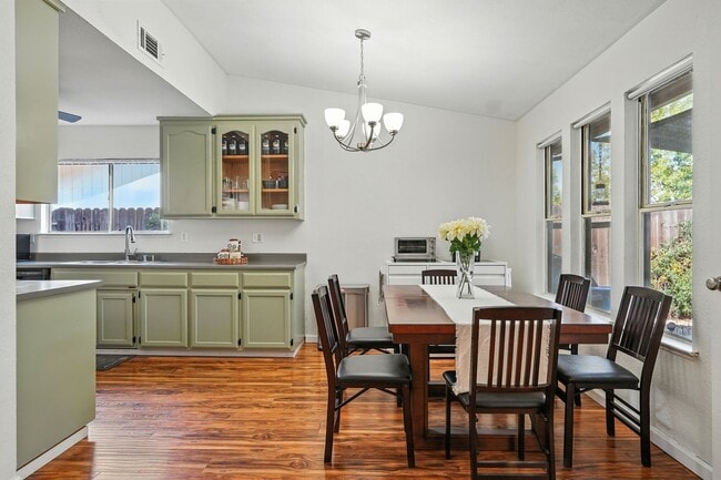 Building Photo - Single-Story 3 Bedroom Home in Quiet El Dorado Cul-De-Sac! Dog Friendly!