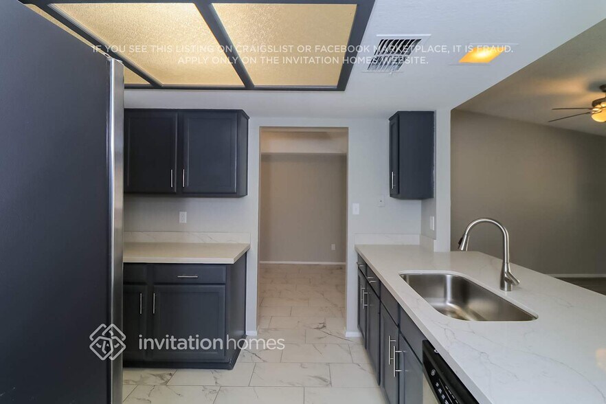 Building Photo - 1208 W Topeka Dr