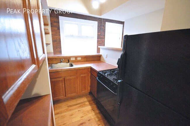 Building Photo - 1216 Indianola Ave