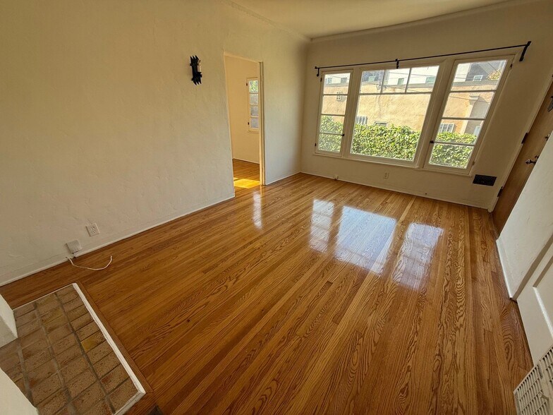 Building Photo - 826 Maltman Ave