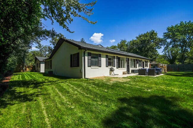 Building Photo - 3825 Maple Ave