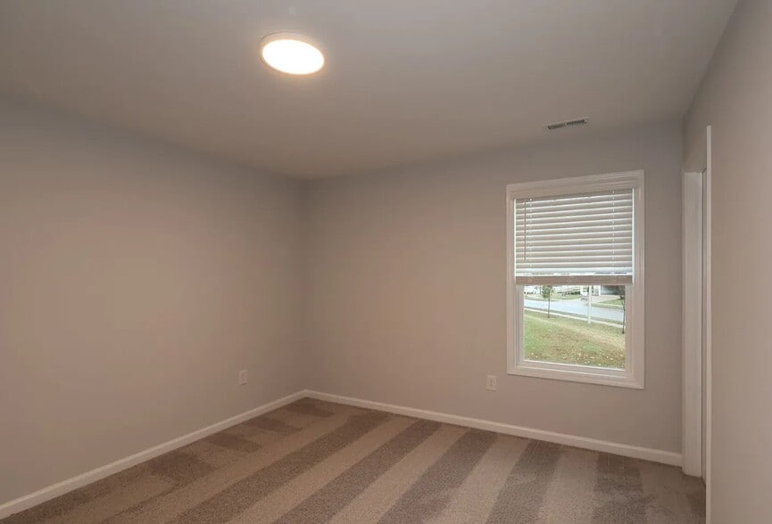 Building Photo - 130 Tawny Slope Ct