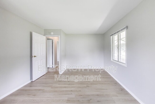 Building Photo - 546 Mooreland Dr