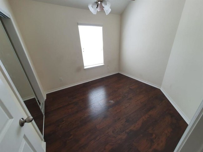 Building Photo - 16020 Fountainview Dr
