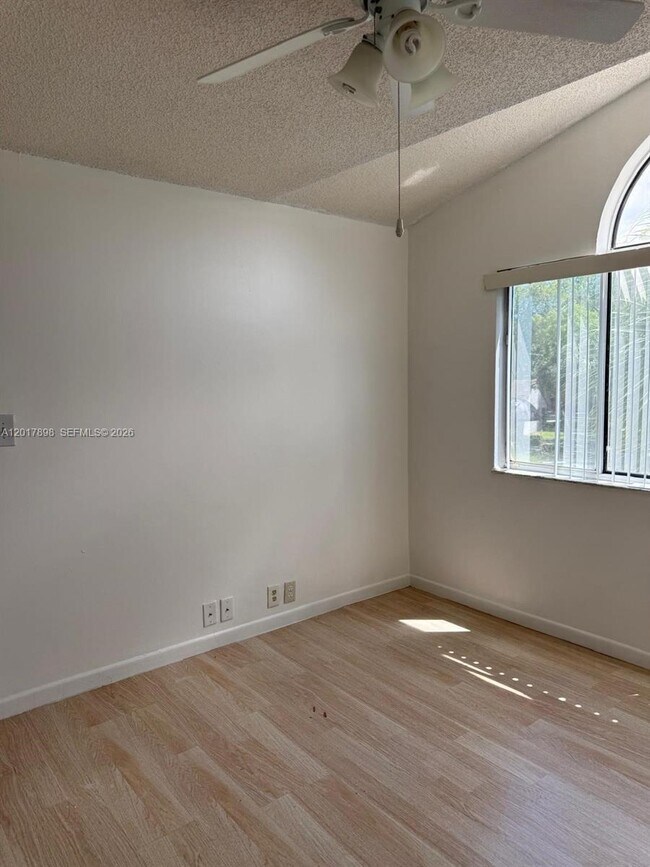Building Photo - 14150 SW 93rd Ln