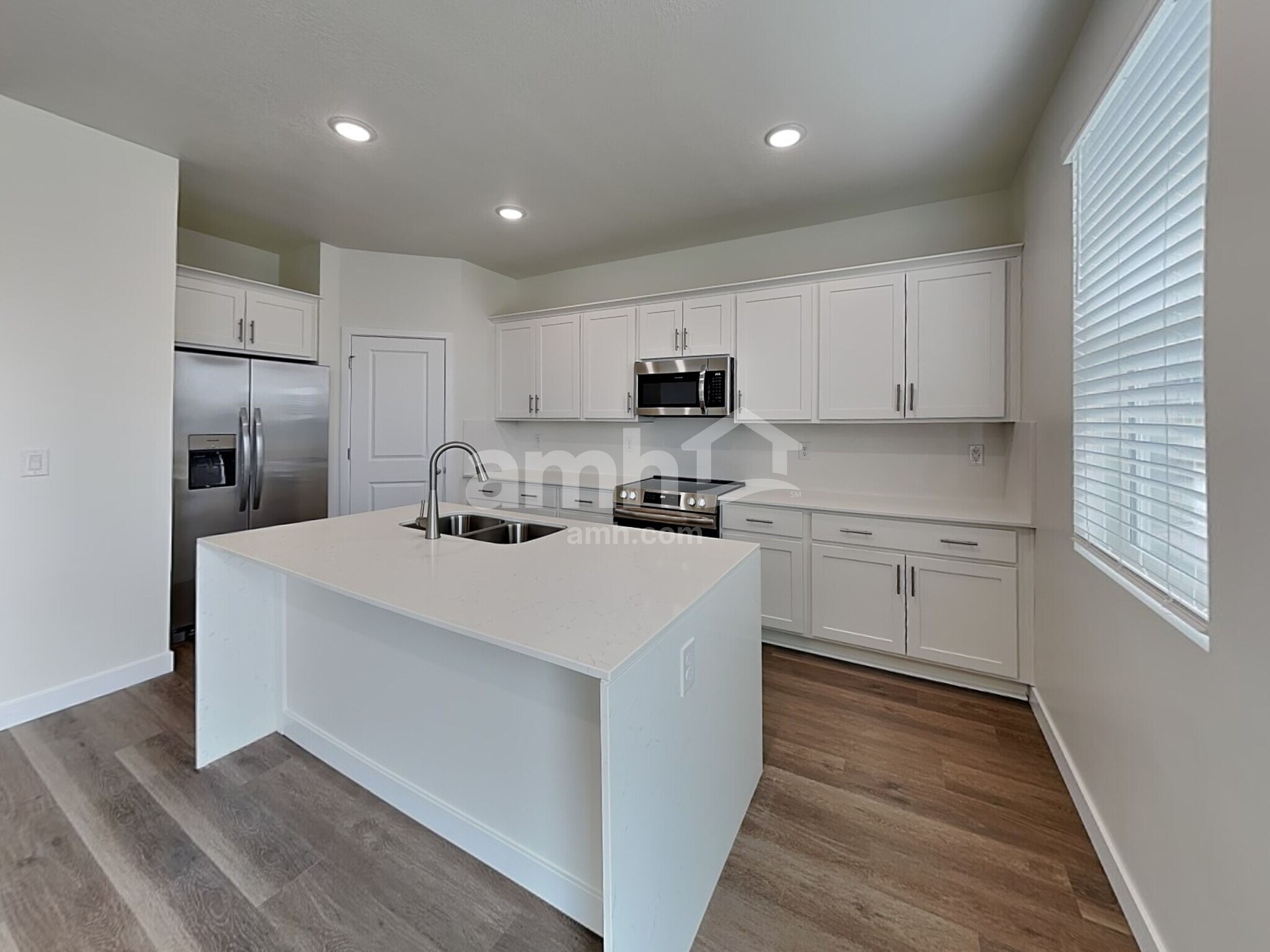 Building Photo - 1284 W Mahogany St