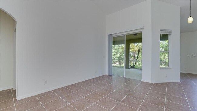 Building Photo - 5279 Lovett Rd
