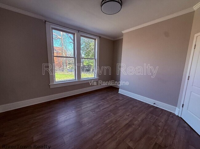 Building Photo - 215 N Bellevue Blvd
