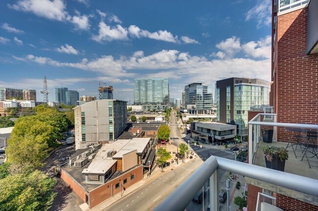 Building Photo - Awesome 1BE/1BA Condo in the Gulch w/2-res...