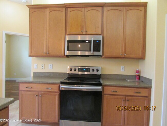 Building Photo - 1882 Woodfield Cir