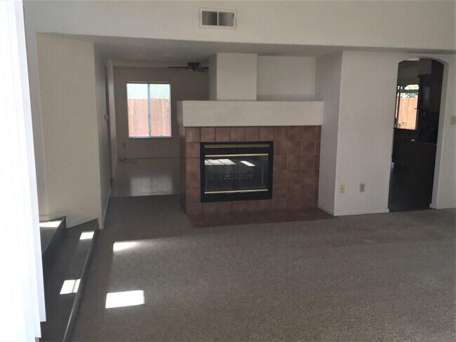 Building Photo - 2 story 3 bed in Northwest Bakersfield with Solar - $2400 + $130 Solar Fee