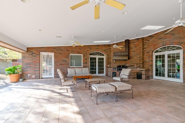 Building Photo - 8423 E Thunderbird Rd