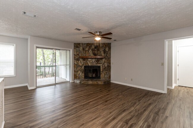 Building Photo - 6809 Willowbrook Dr