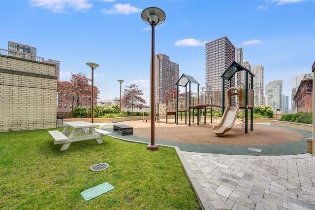 Building Photo - 88 Morgan St