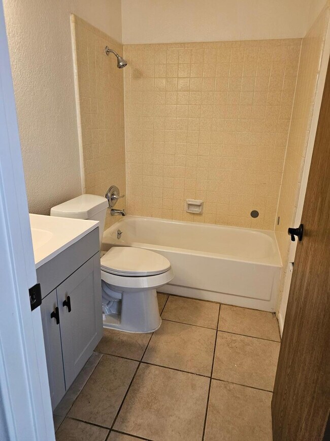 Building Photo - 1417 Plaza Merito