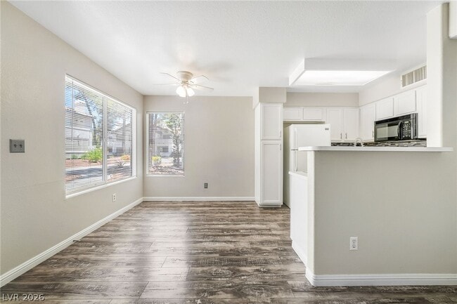 Building Photo - 3060 Tarpon