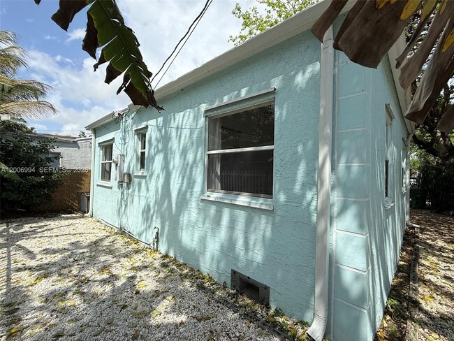Building Photo - 294 NE 57th St