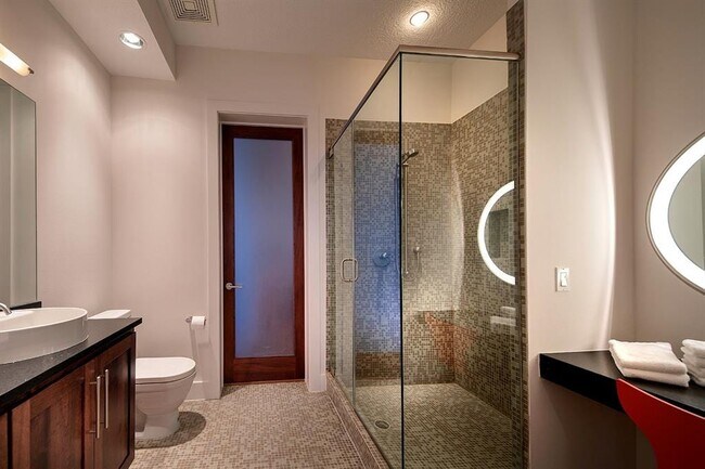 Building Photo - 3 Waterway Square Pl