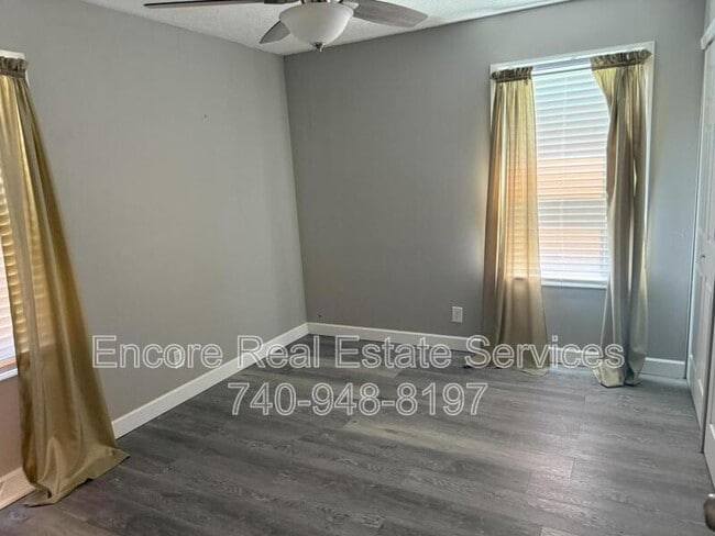 Building Photo - 285 Parkview Dr