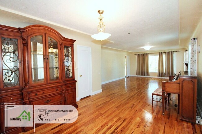 Building Photo - 2391 Placer St