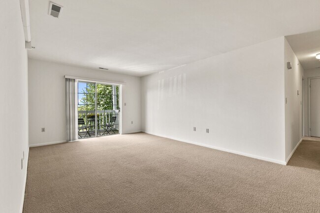 Building Photo - One Bedroom Prestige Style Apartment on th...